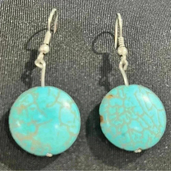 Necklace and earrings set beaded with turquoise colored matching French hooks - Picture 3 of 10